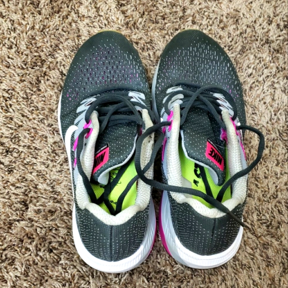 Women's Nike zoom structure size 9.5